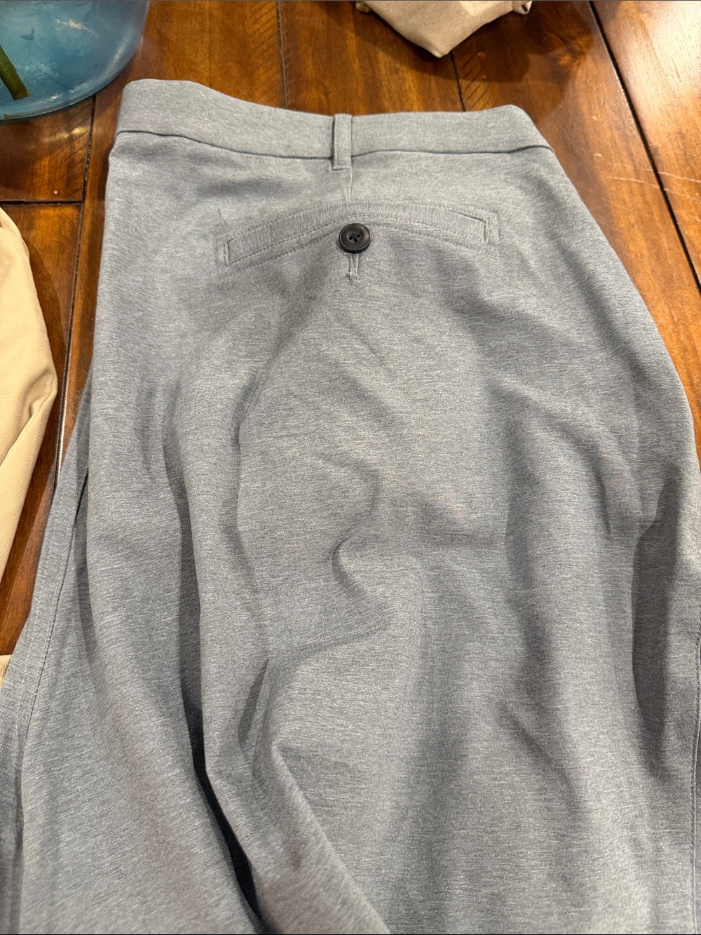 Men's Roundtree & Yorke Chino Shorts in Gray 44 NWOT - Picture 3 of 3